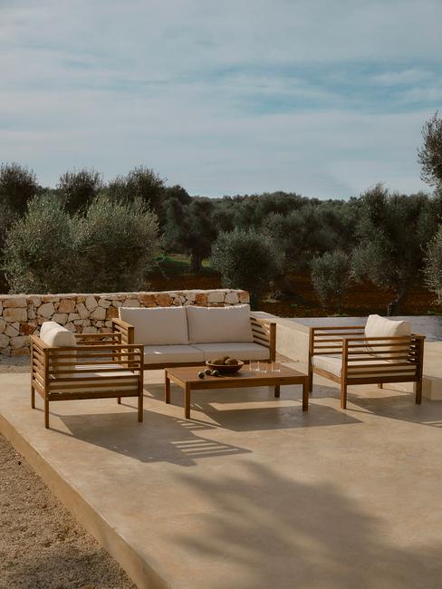 Taras boho w ciepłych kolorach