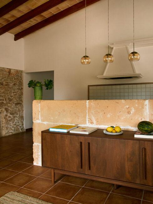 Widok na kuchnię w stylu hiszpańskim