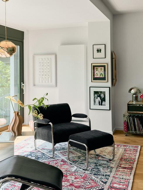 Salon urządzony w stylu eklektycznym