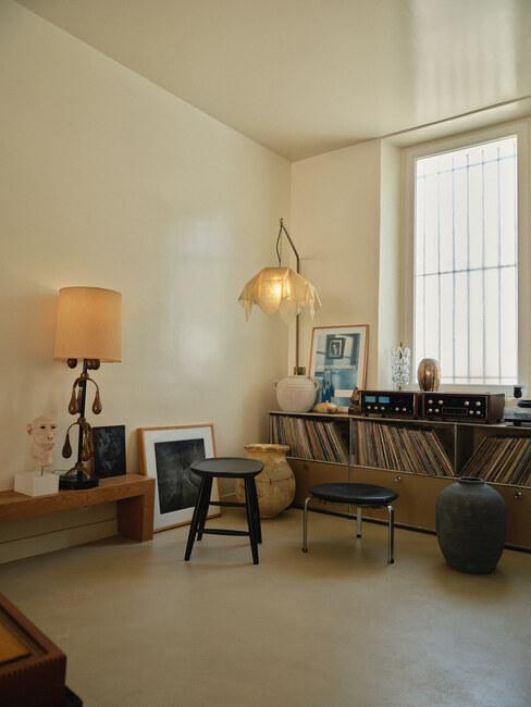 Eklektyczne wnętrze z vinylowymi płytami