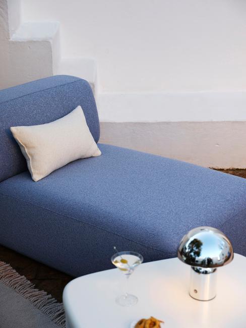 Zewnętrzny szezlong na tarasie