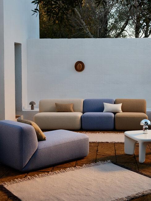 Meble wypoczynkowe na nowoczesnym tarasie