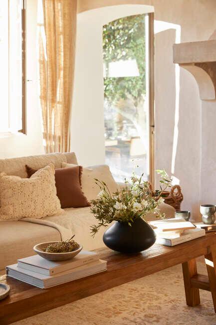 Rustykalny salon w ciepłej palecie barw