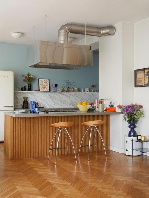 Drewniana wyspa kuchenna