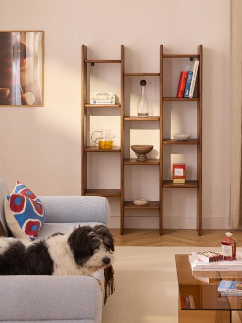 Biblioteczka w salonie