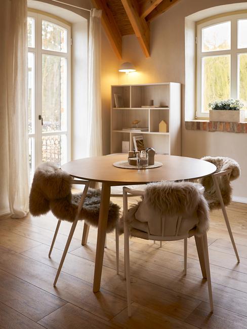 Przytulna jadalnia w stylu skandynawskim