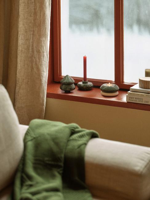 Świąteczne dekoracje na oknie