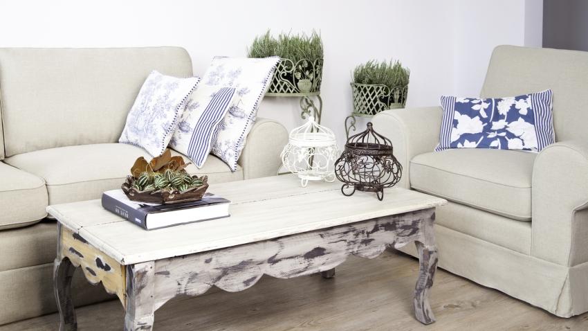 bílý konferenční stolek shabby chic