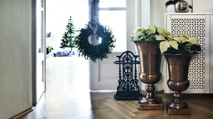 Klassische Adventskränze in grün