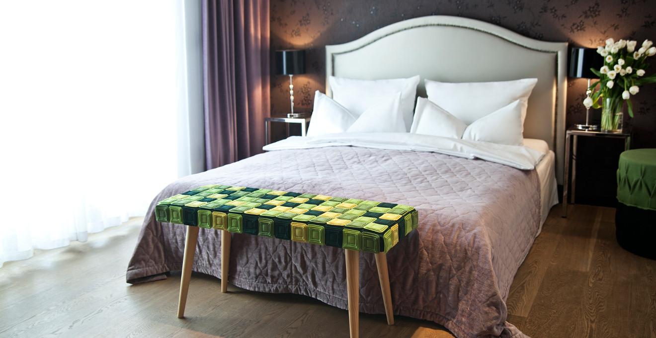 Doppelbett mit Stauraum