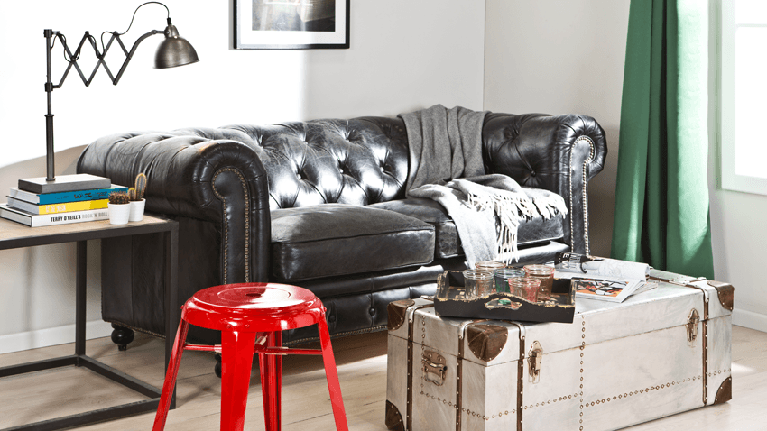 Holztruhe, Sofa und Hocker industrial
