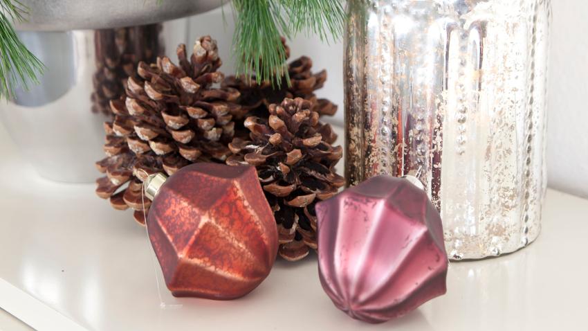 Christbaumkugeln in Pink und Bunt
