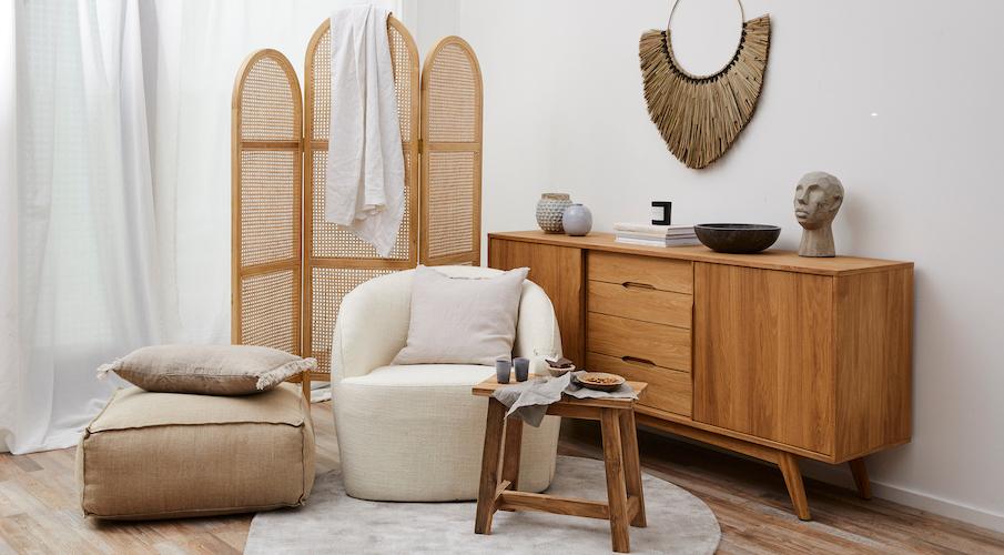 Raumteiler mit Sideboard und Sessel