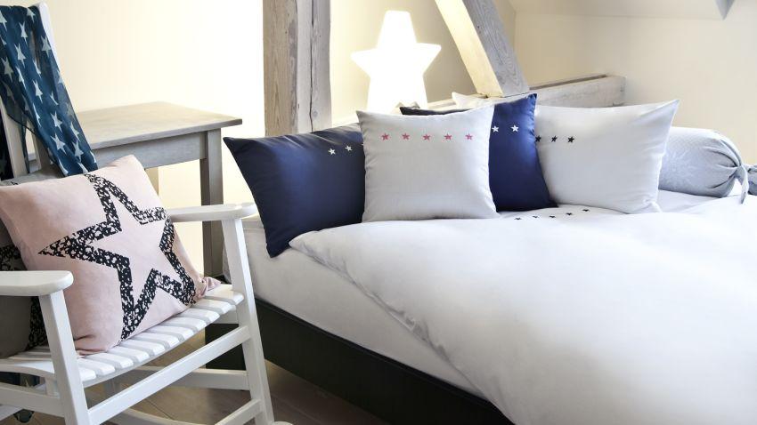 chambre de jeune, chambre d'adolescent, fauteuil à bascule, lit deux places