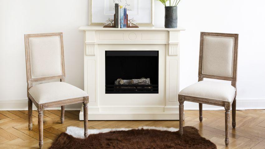 Chaise en bois de style classique