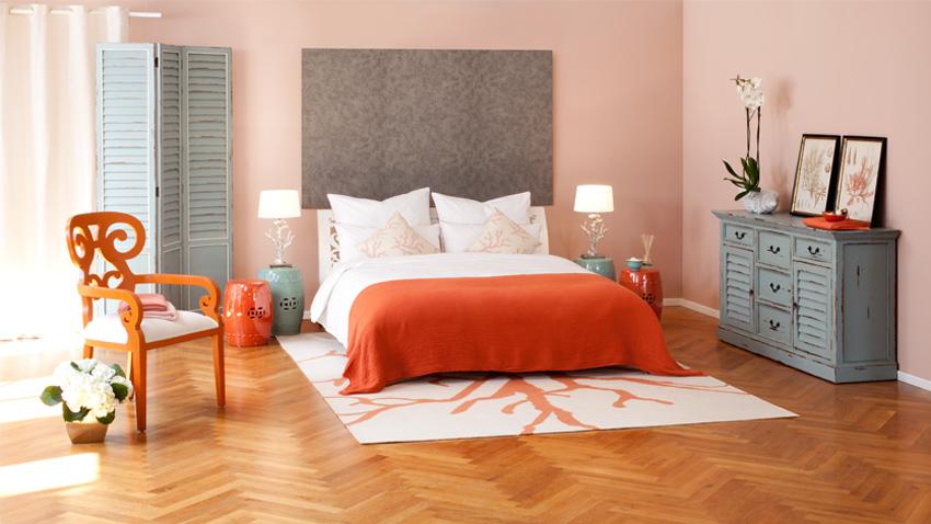 Couverture orange pour le lit