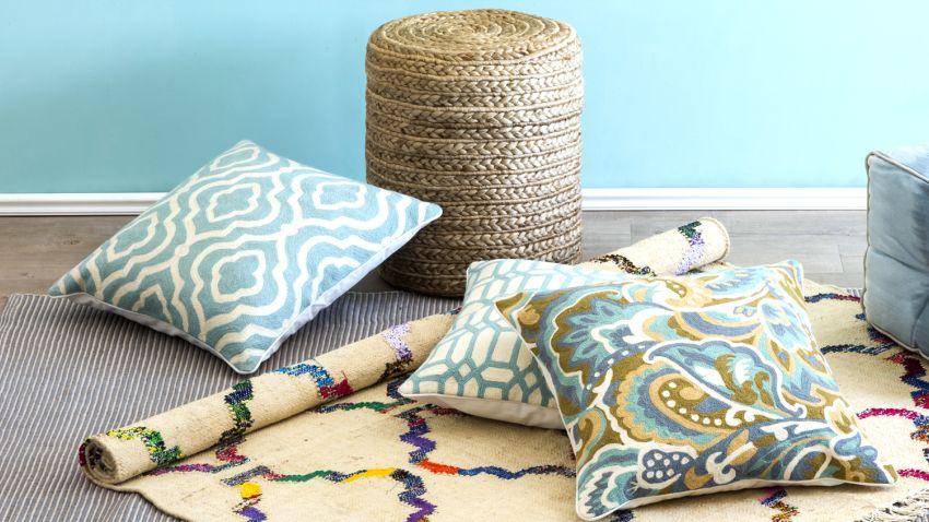 Pouf en rotin avec coussins et tapis