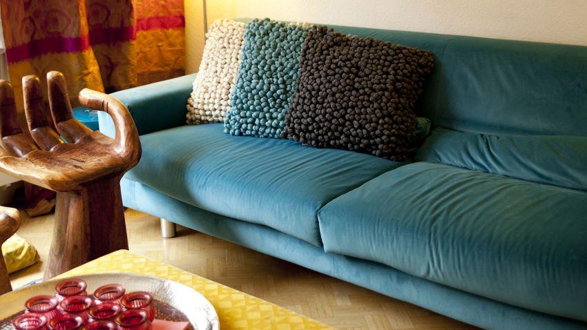canapé en velours bleu turquoise