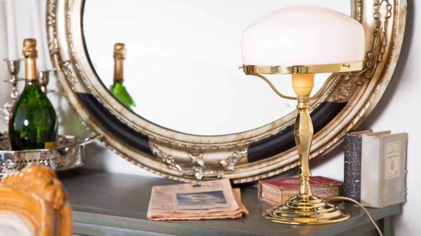 Lampe champignon de couleur blanche