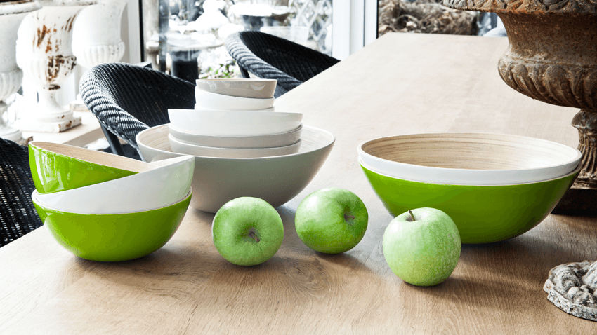 Bols en bois de bambou verts et blancs
