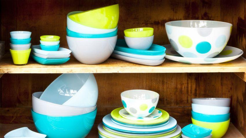 Bols et vaisselle en verre de couleur