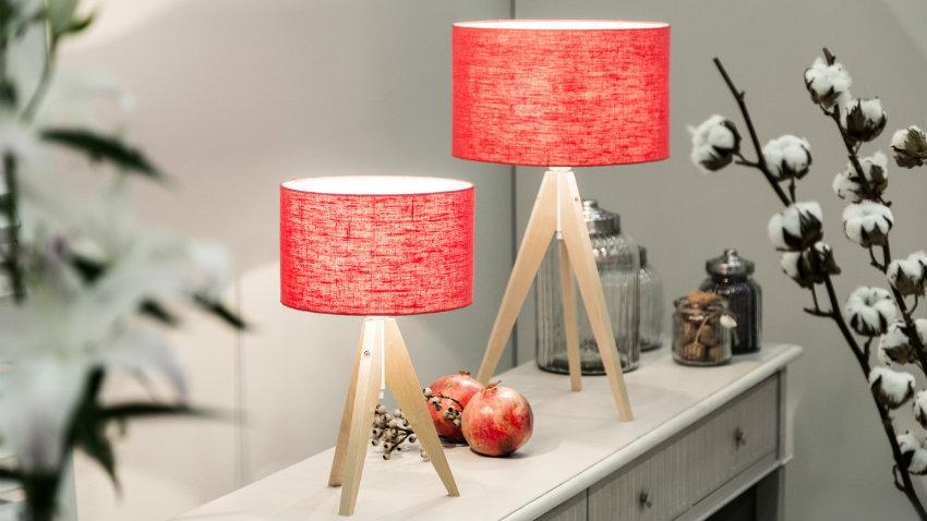 Lampe de bureau rouge pied en bois