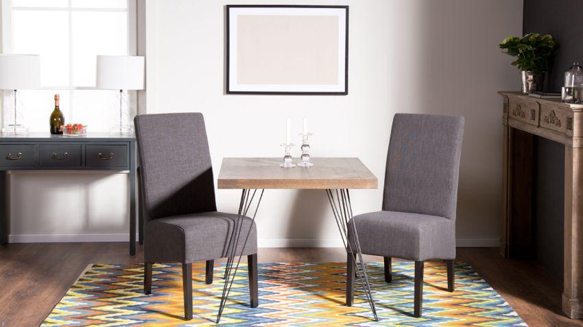 Table grise et ses chaises grises