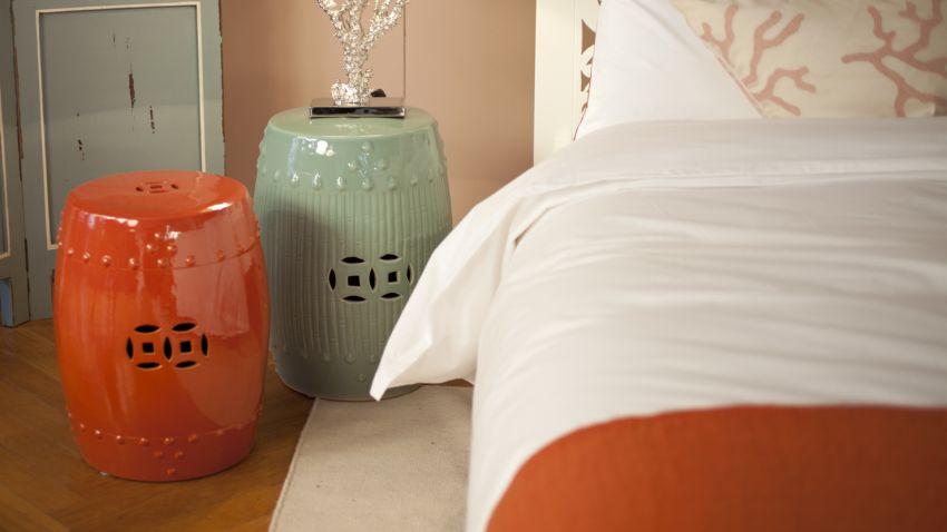 Table orange d'appoint ou de chevet