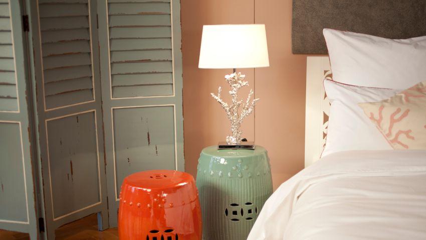 Paravent en bois peint dans une chambre