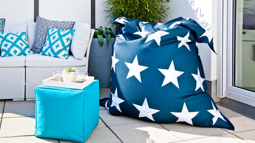 Pouf d'extérieur bleu et étoiles blanches