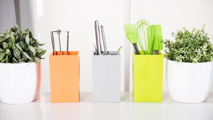 Spatule silicone dans pot à ustensiles