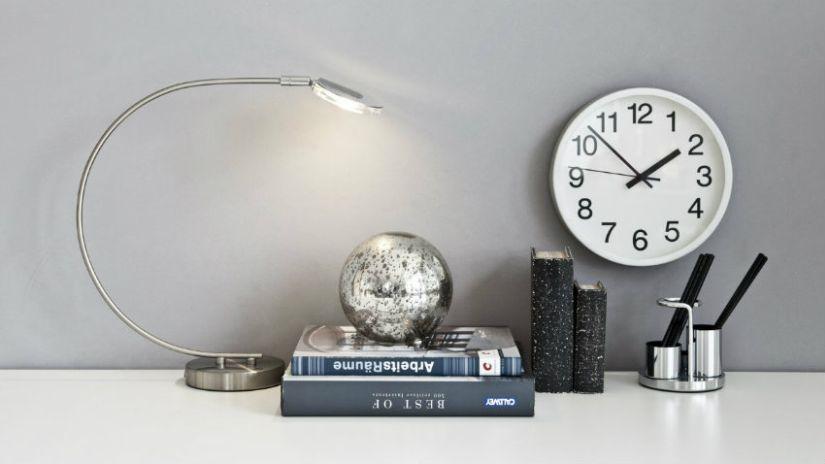 Horloge de bureau de couleur blanche