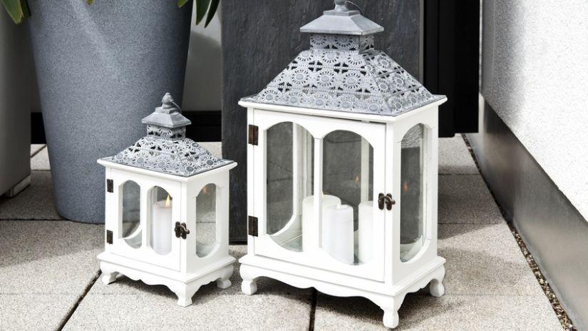 Lanterne blanche et grise de jardin
