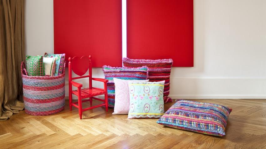Rideaux en velours de couleur rouge