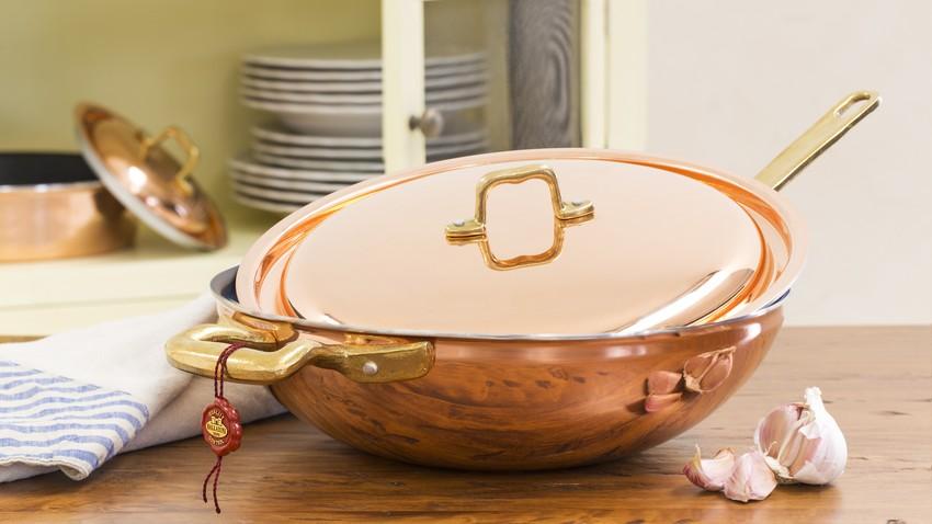 Casserole en cuivre avec poignée