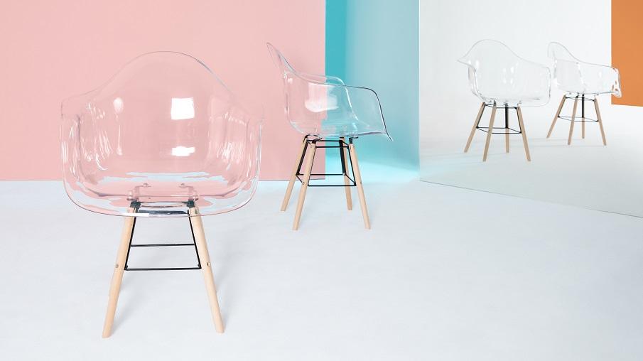 chaise transparente 01