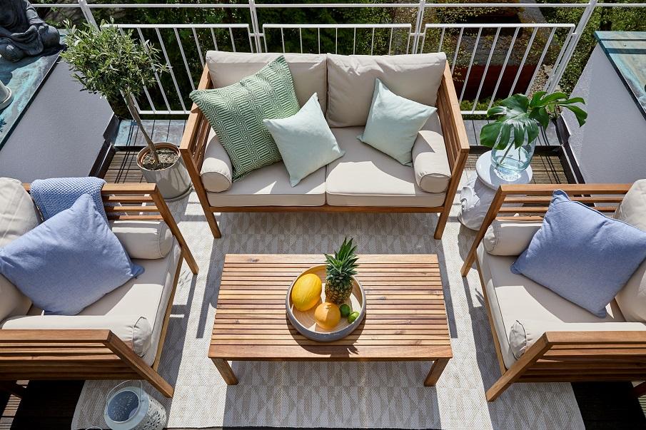 salon de jardin en bois clair