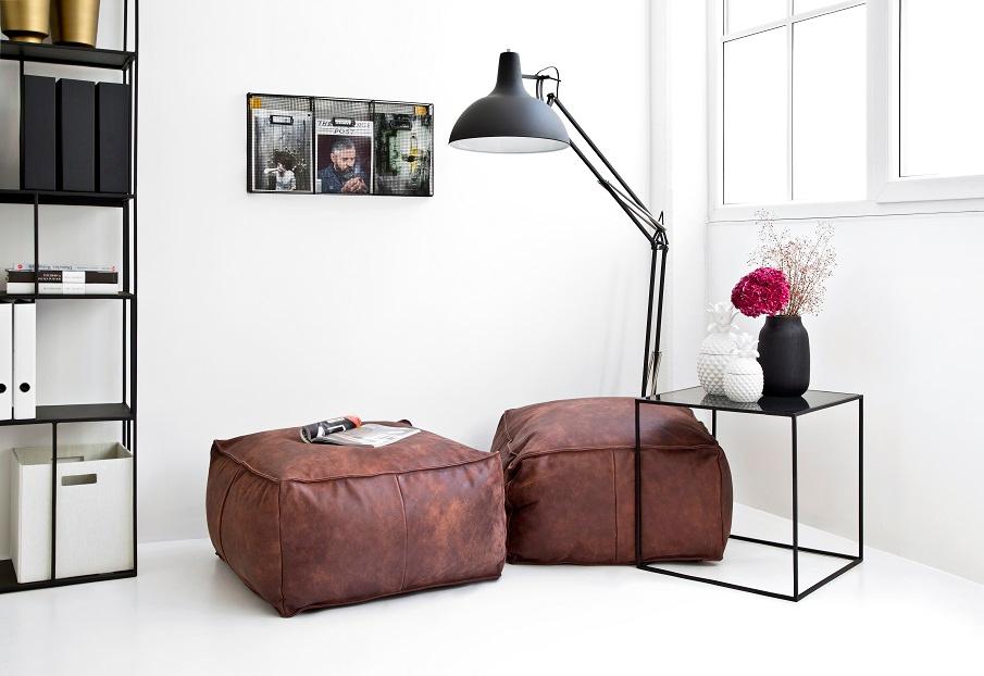 2 poufs carrés en cuir
