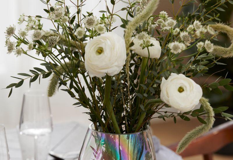 fleurs artificielles colorées