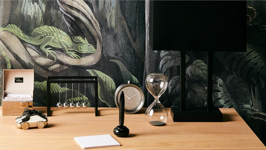 sablier dans un decor contemporain