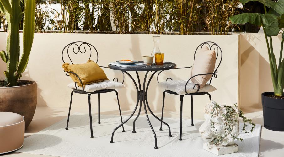 chaise en fer forgé Cruccolini sur une terrasse