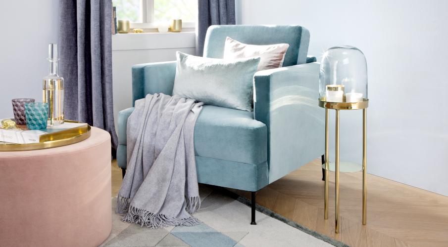 Fauteuil turquoise, velours turquoise, table basse