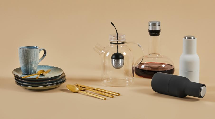 Passoire à thé, théière en verre, tasse en céramique turquoise