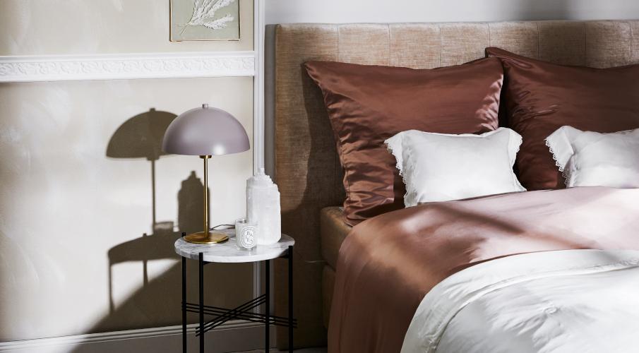 Housse de couette en soie, coussins, lampe de chevet