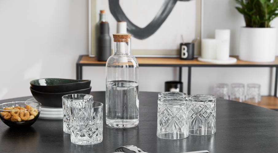 Pichet à eau, bouchon en liège, verres