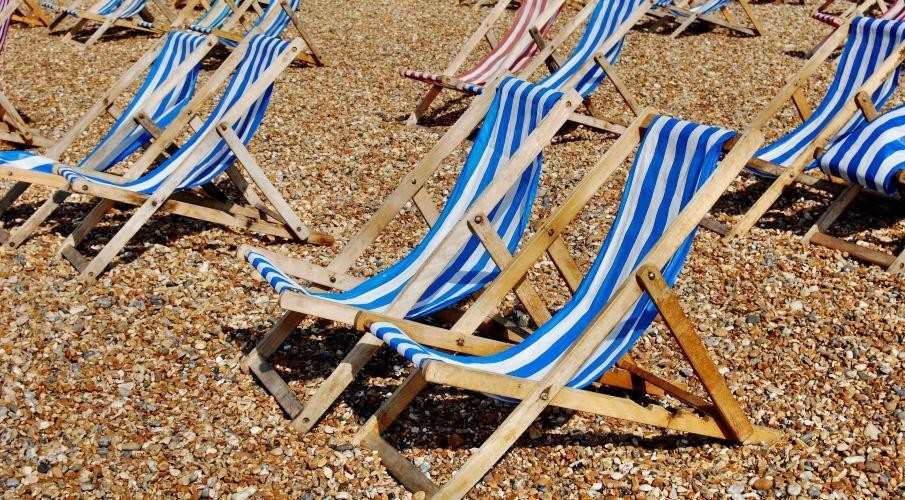 chiliennes bleues sur la plage