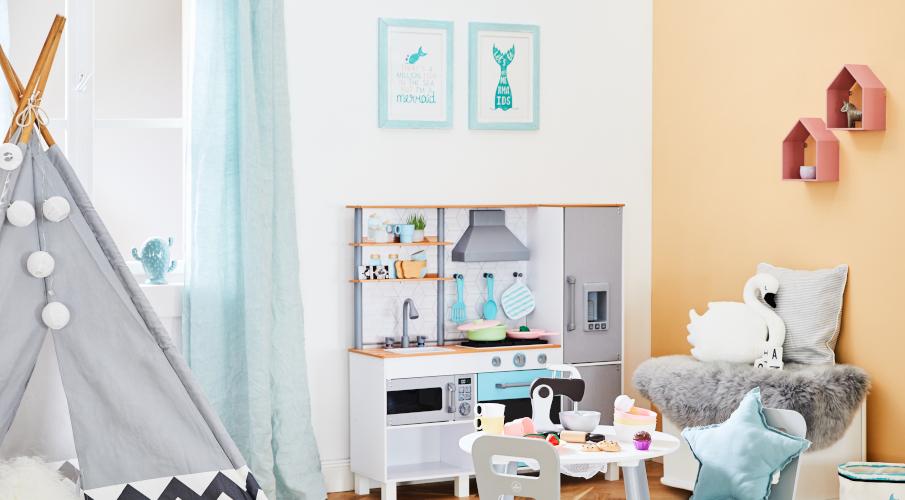 Cadres enfant turquoise, dinette, table basse, tipi