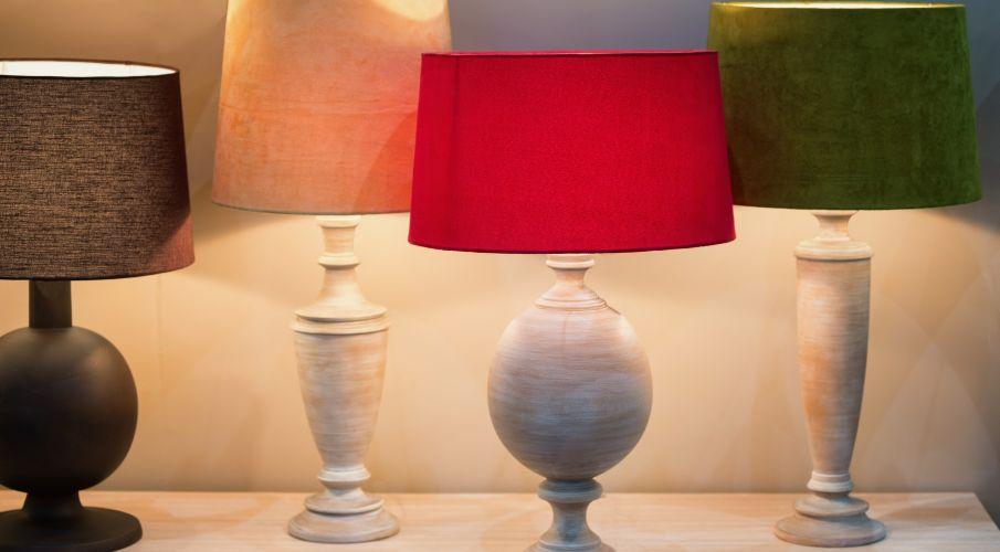 lampes rouge, noire et orange