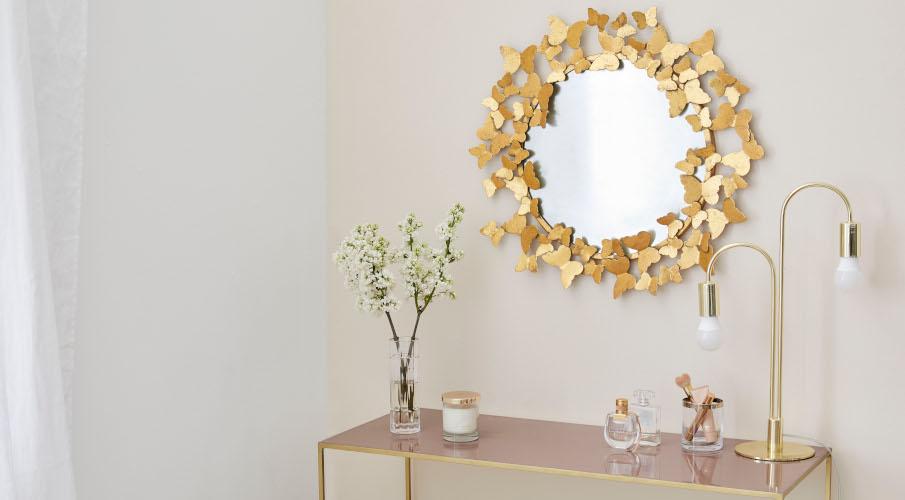 Coiffeuse, miroir doré, lampe