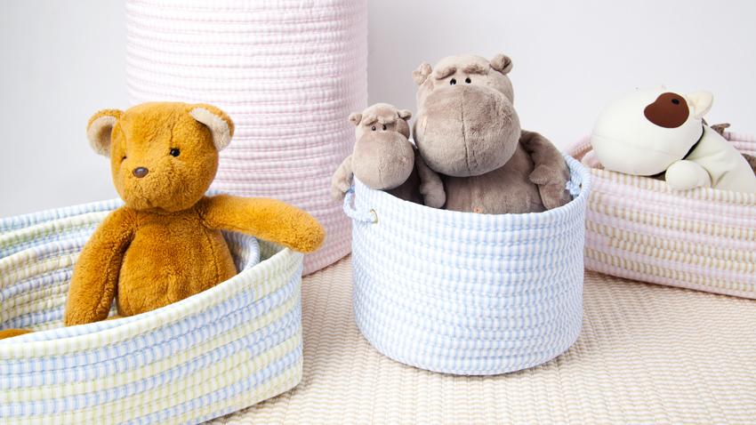 baby speelgoed knuffelbeesten in manden
